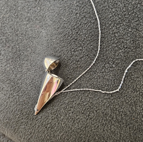 Caroline Neron necklace with secret compartment - paper is unused - Picture 4 of 5